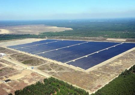 Solarpark Lieberose.jpg