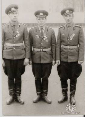  	 Гера. 1969г. Крайний справа старшина Резниченко Юрий (1934-1999). 